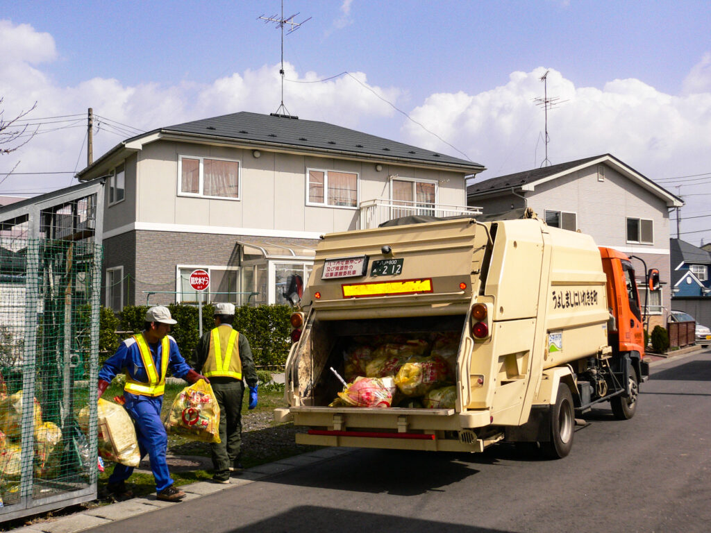 ﾊﾟｯｶｰ車による一般廃棄物の収集運搬業務