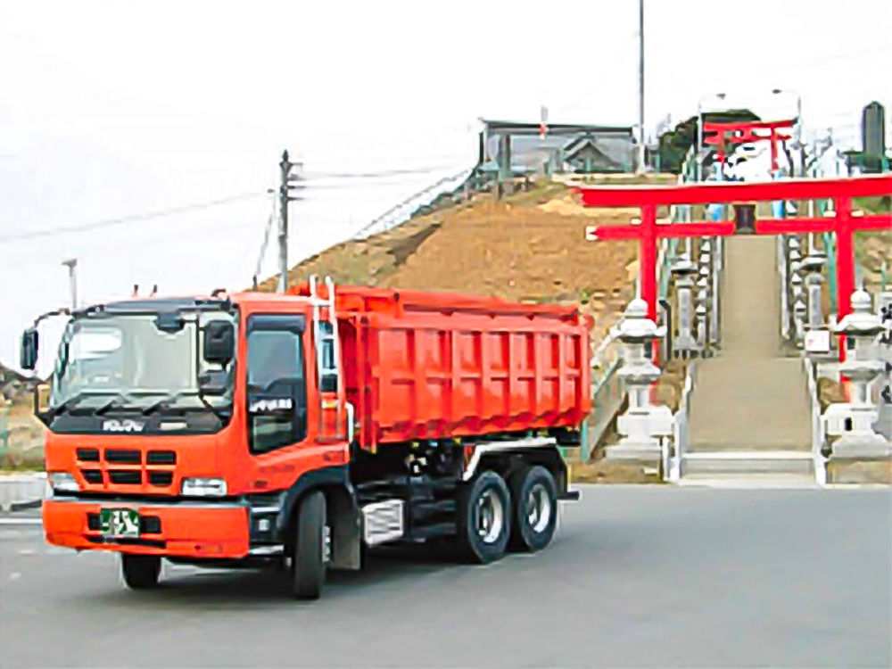 あおりが高く大量積込み可能な深ダンプ車